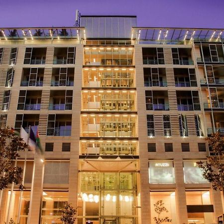The Abdali Boulevard Hotel Amán Exterior foto The hotel at night