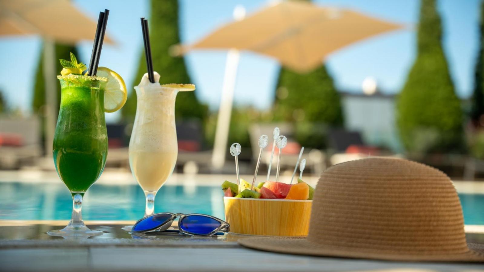 The Abdali Boulevard Hotel Amán Exterior foto Poolside at the hotel