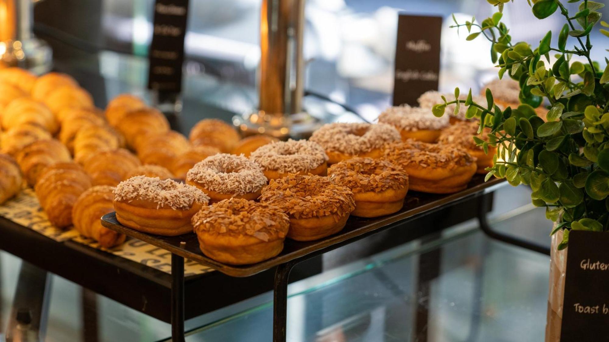 The Abdali Boulevard Hotel Amán Exterior foto Baked goods at a bakery