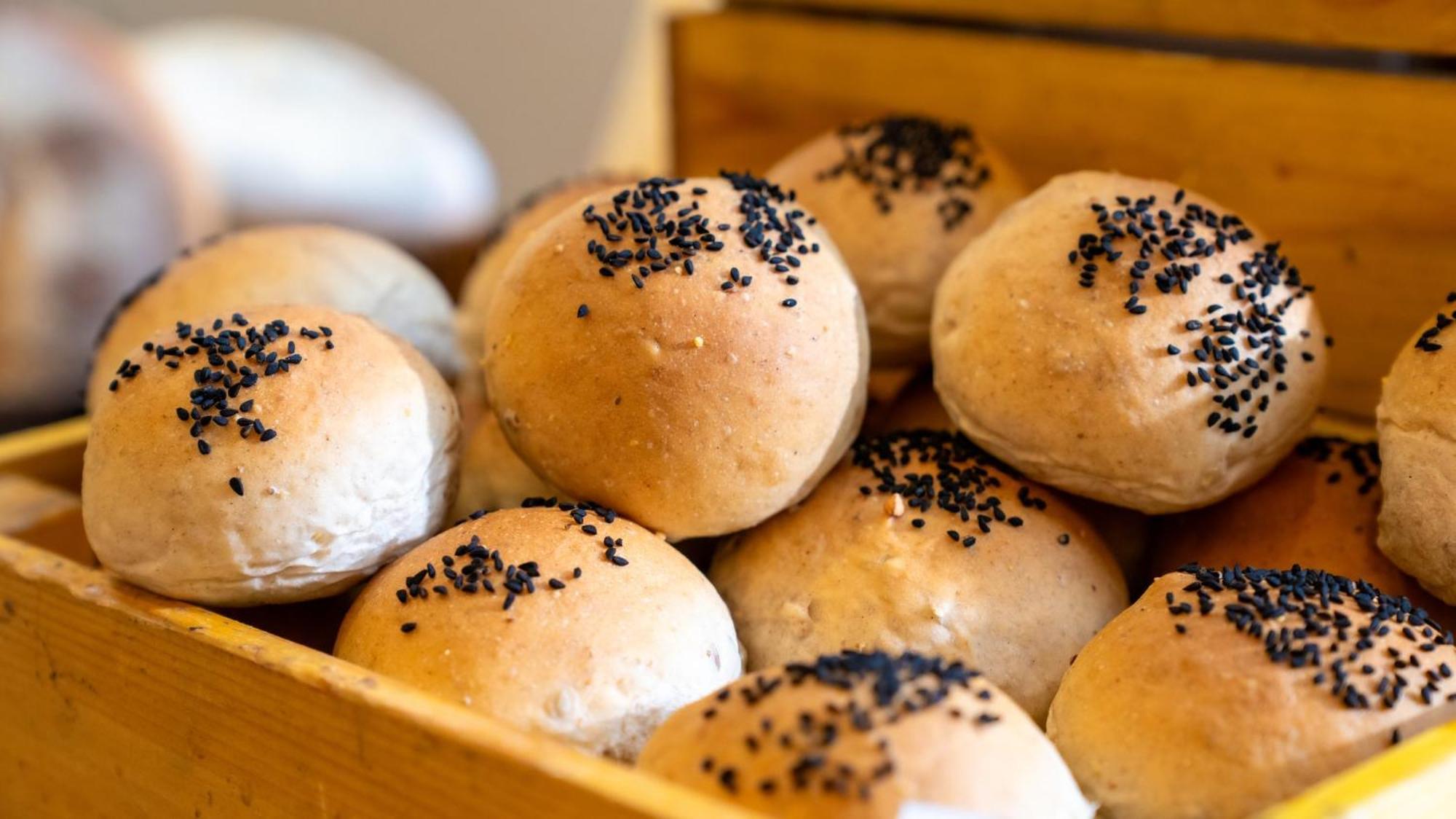 The Abdali Boulevard Hotel Amán Exterior foto Buns with sesame seeds